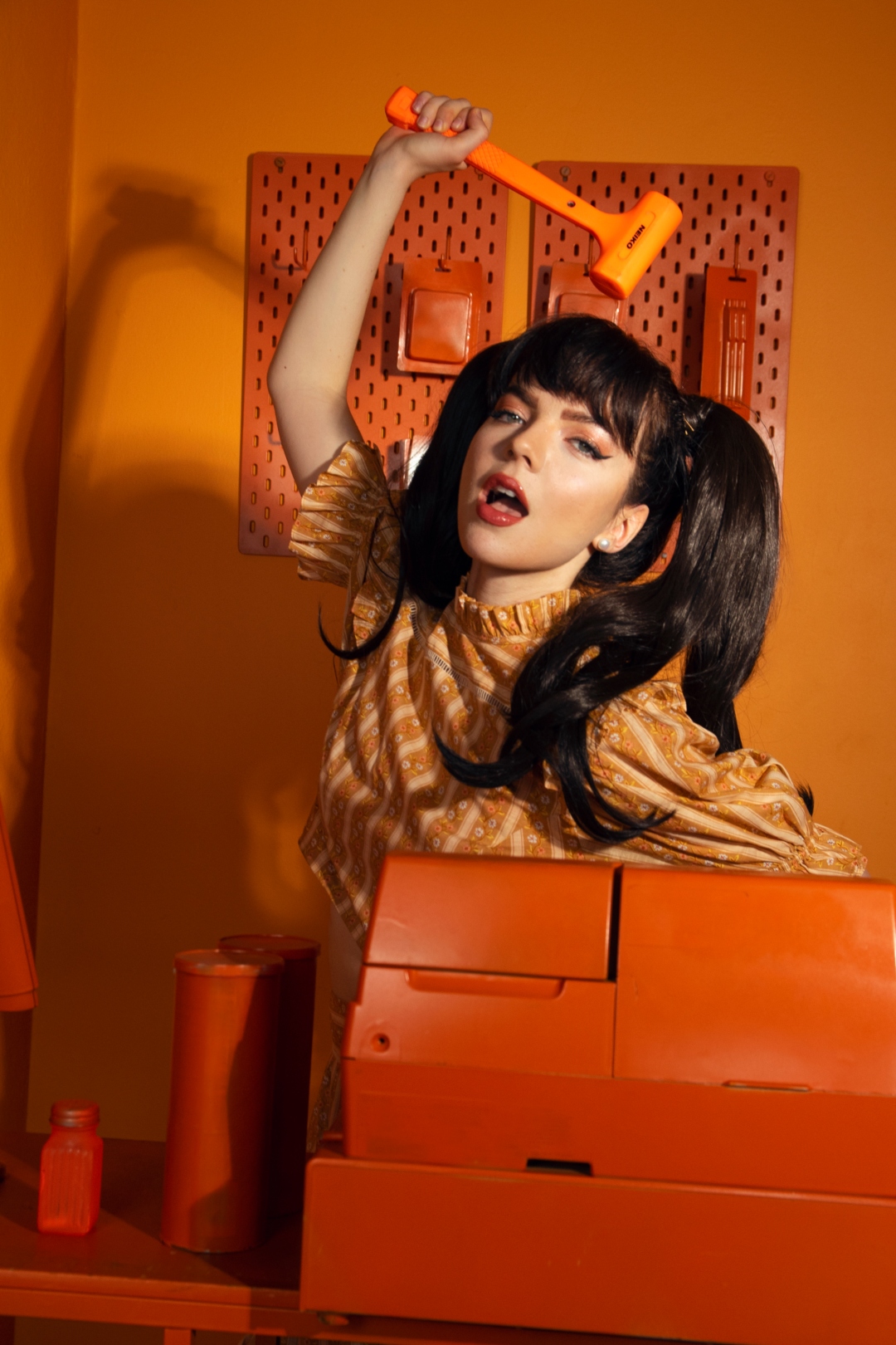 Watch Ally Ahern’s glossy video for “My Posters” – Aipate